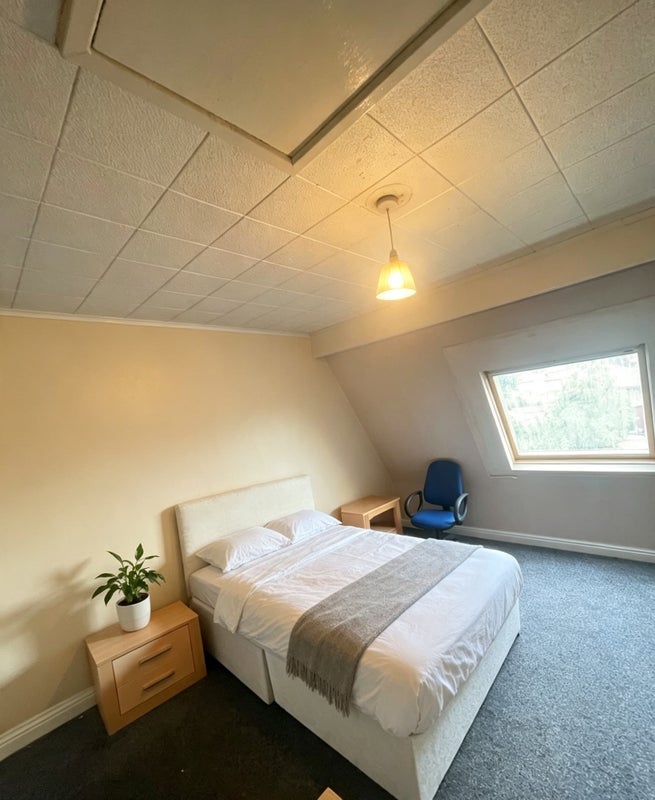 Room Thornton Road in Bradford