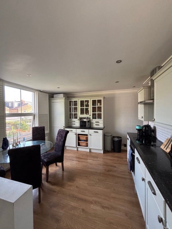 Room Quinton Street in Greater London