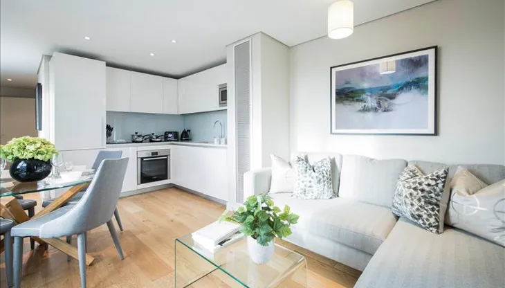 Flat Merchant Street in Greater London