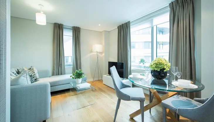 Flat Merchant Street in Greater London