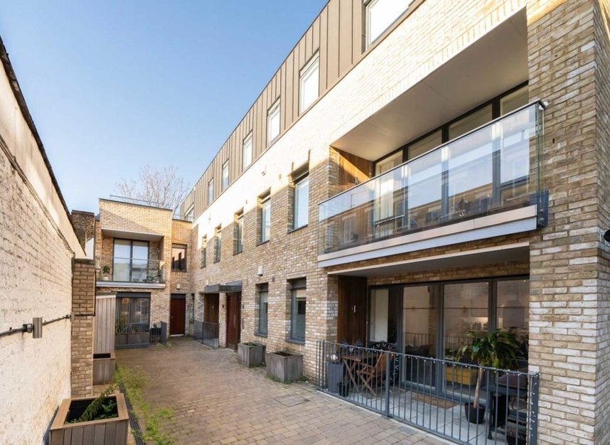 Flat Hillgate Place in Greater London
