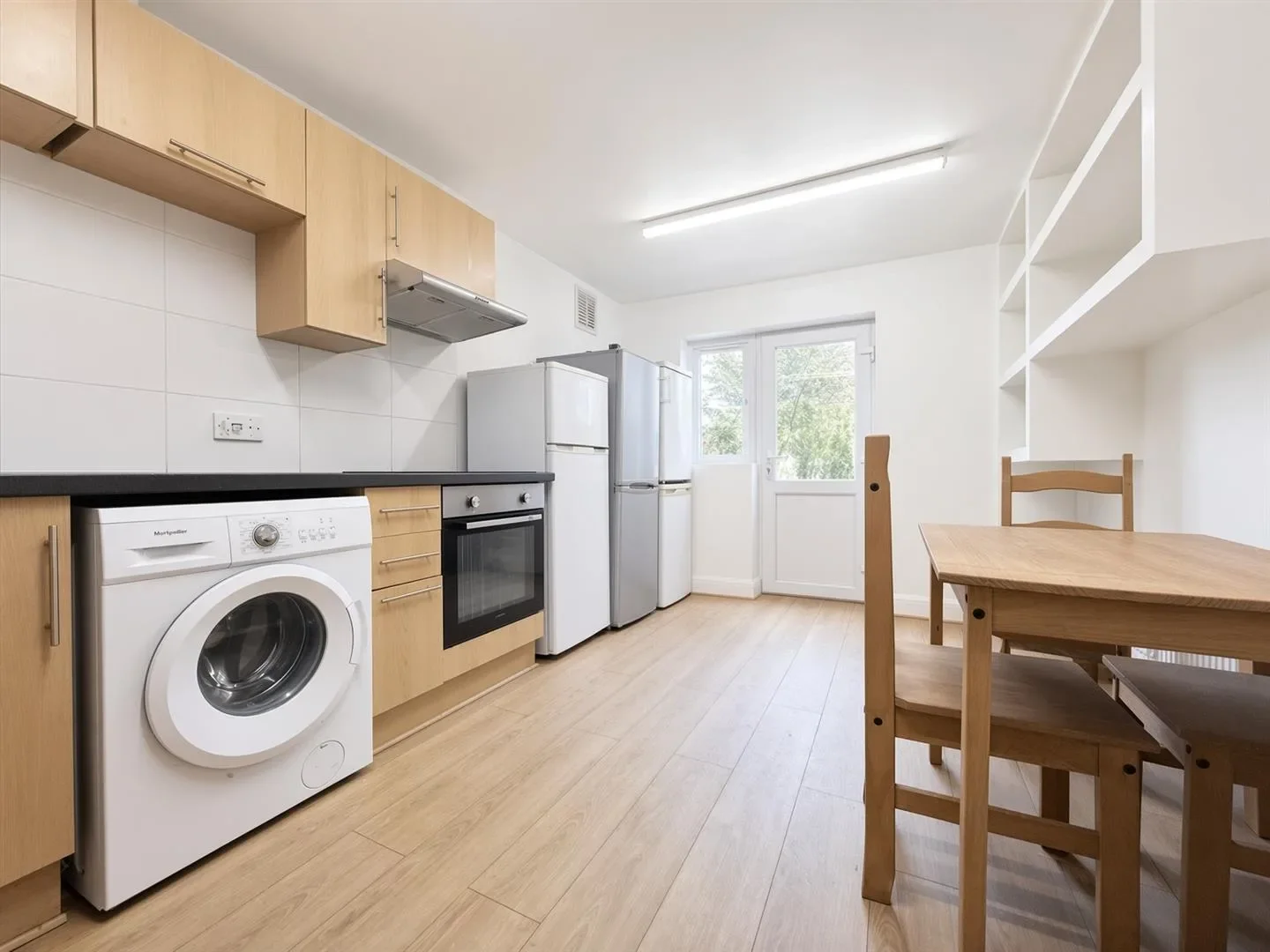 Room Felixstowe Road in Greater London