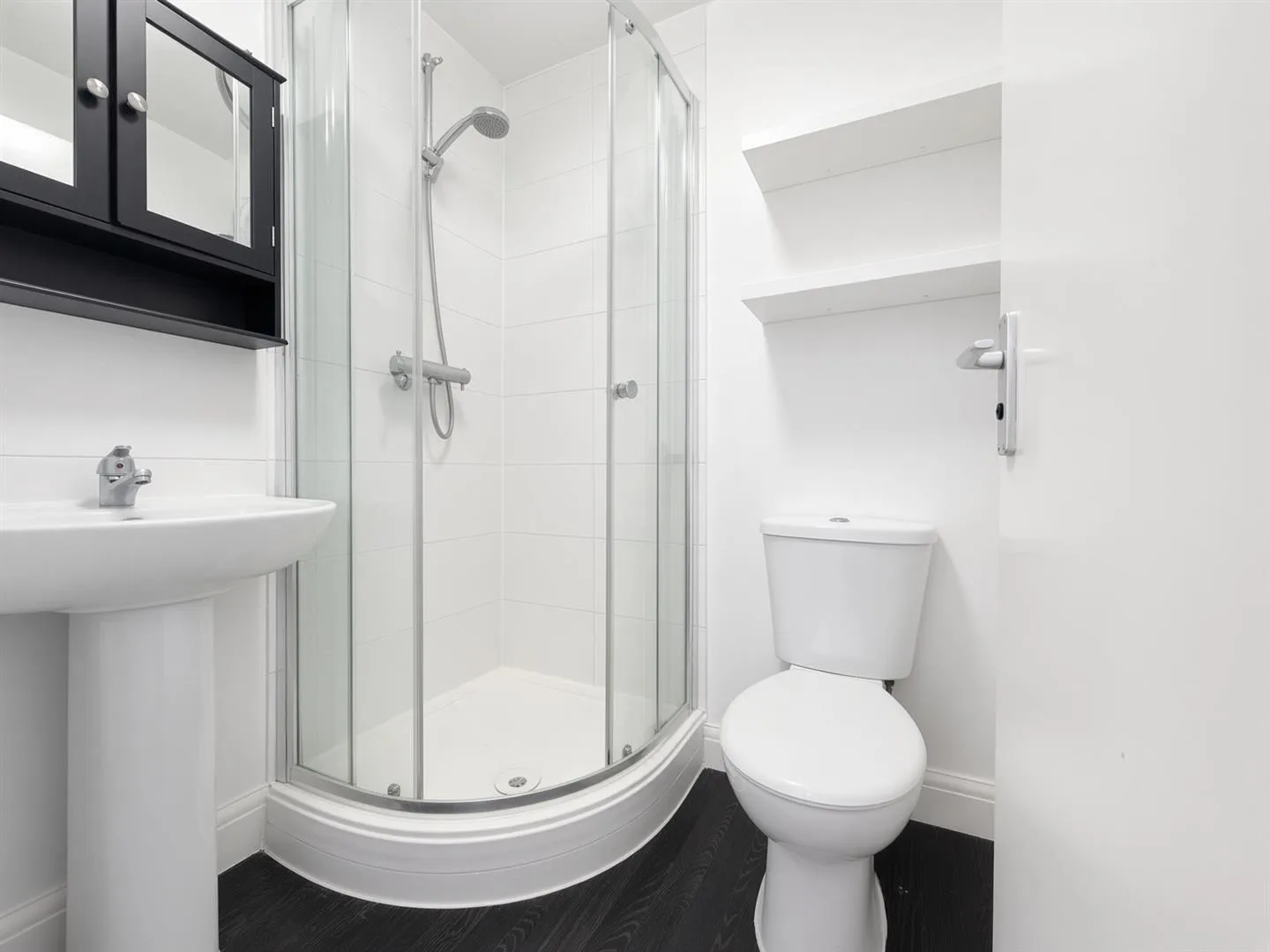 Room Felixstowe Road in Greater London