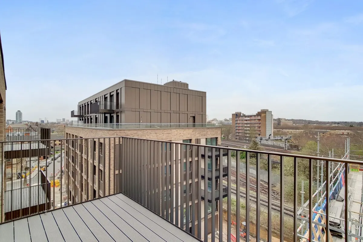 Flat Moulding Lane in Greater London