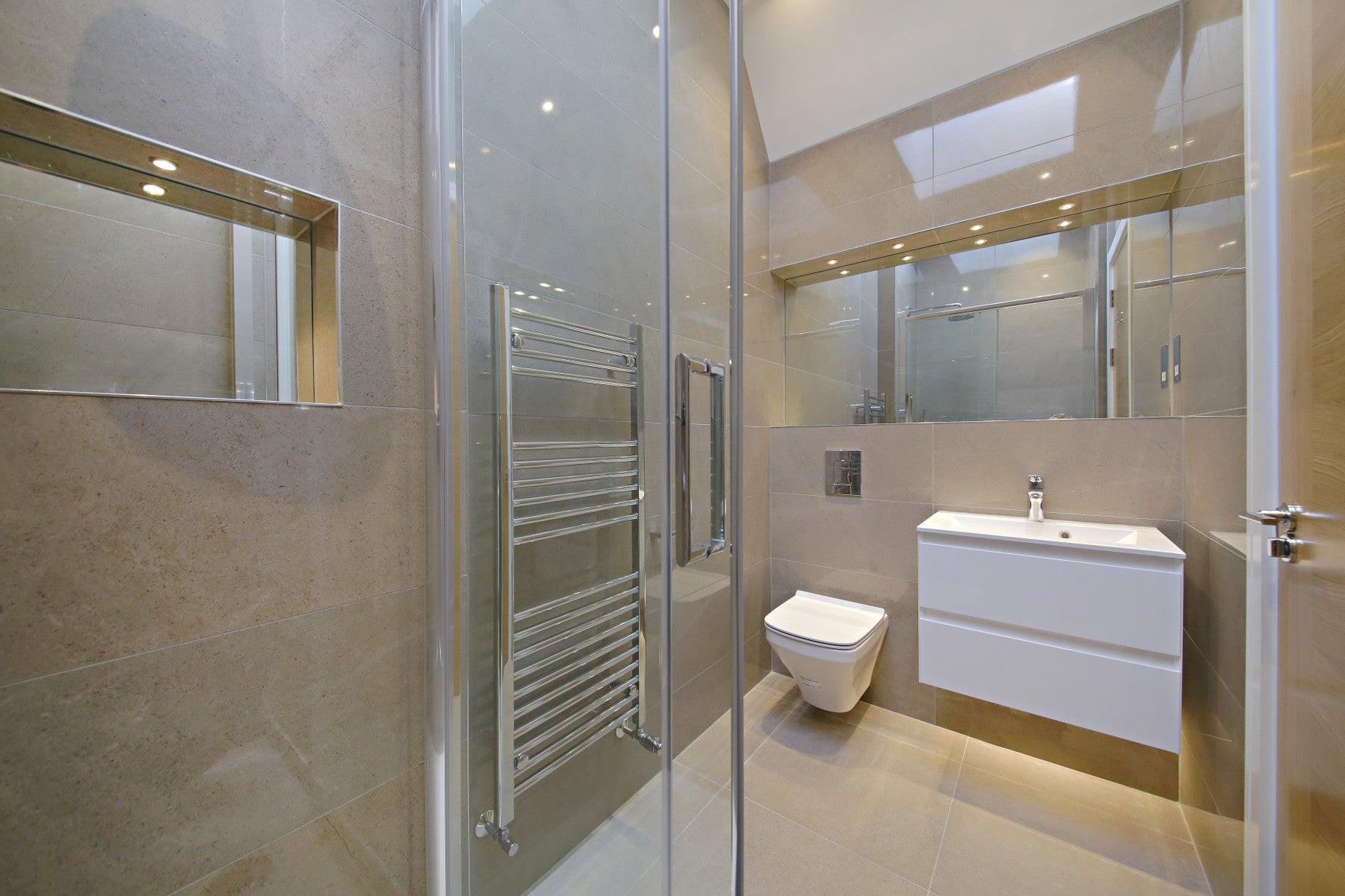 Flat Beechcroft Avenue in Greater London