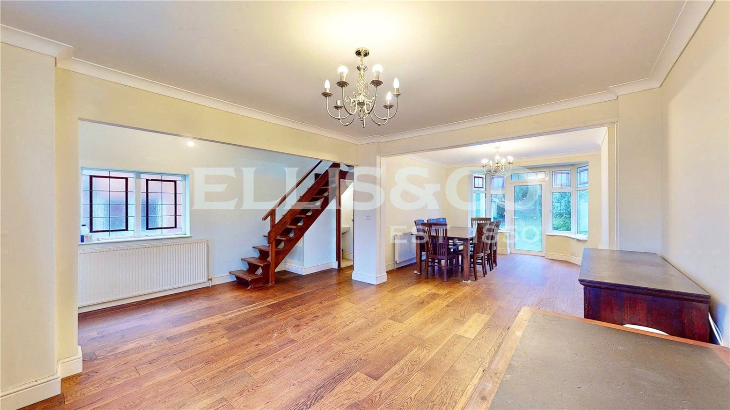 House Abbotts Drive in Greater London