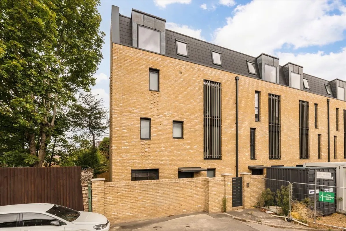 House Bryanston Close in Greater London