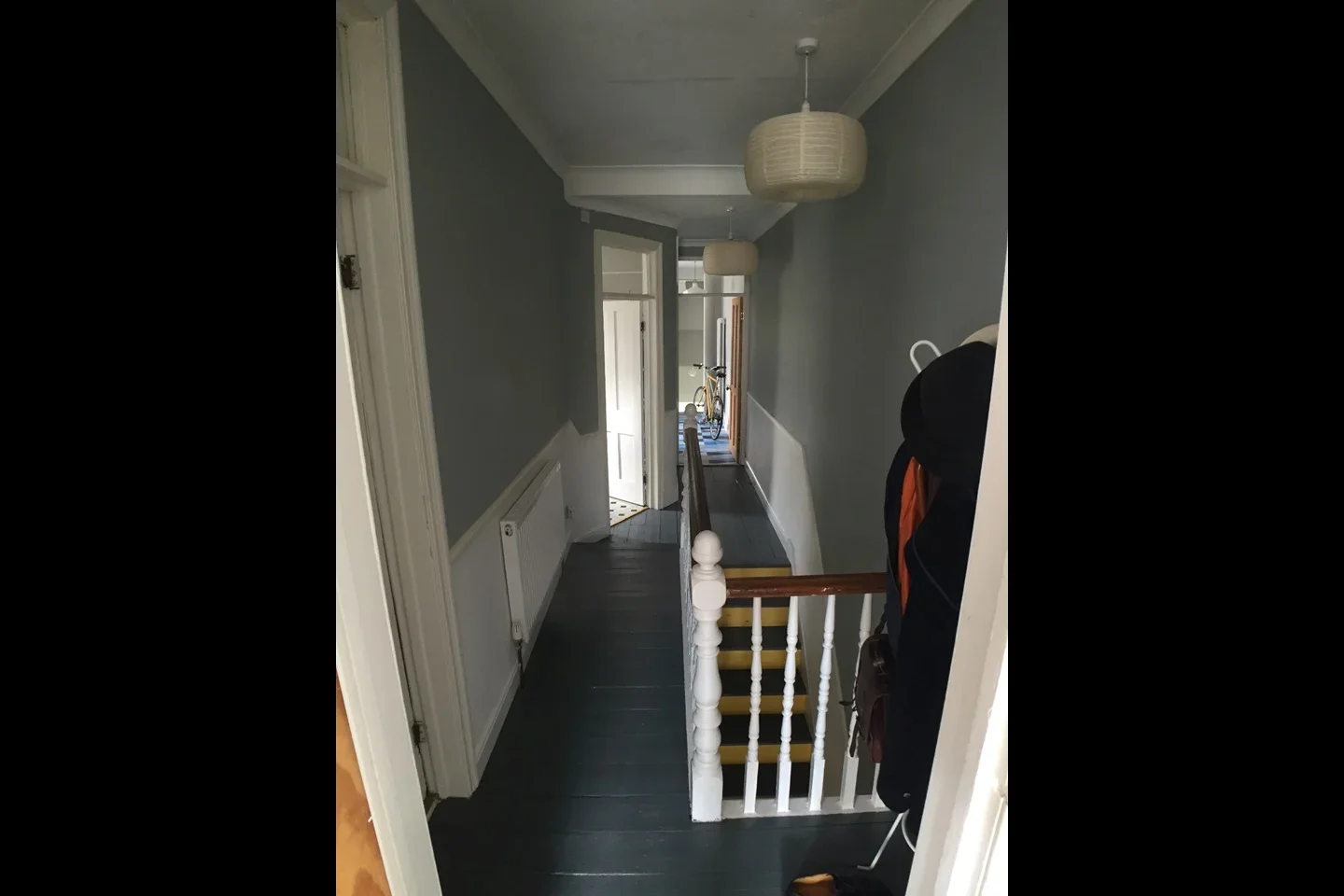 Flat Steele Road in Greater London