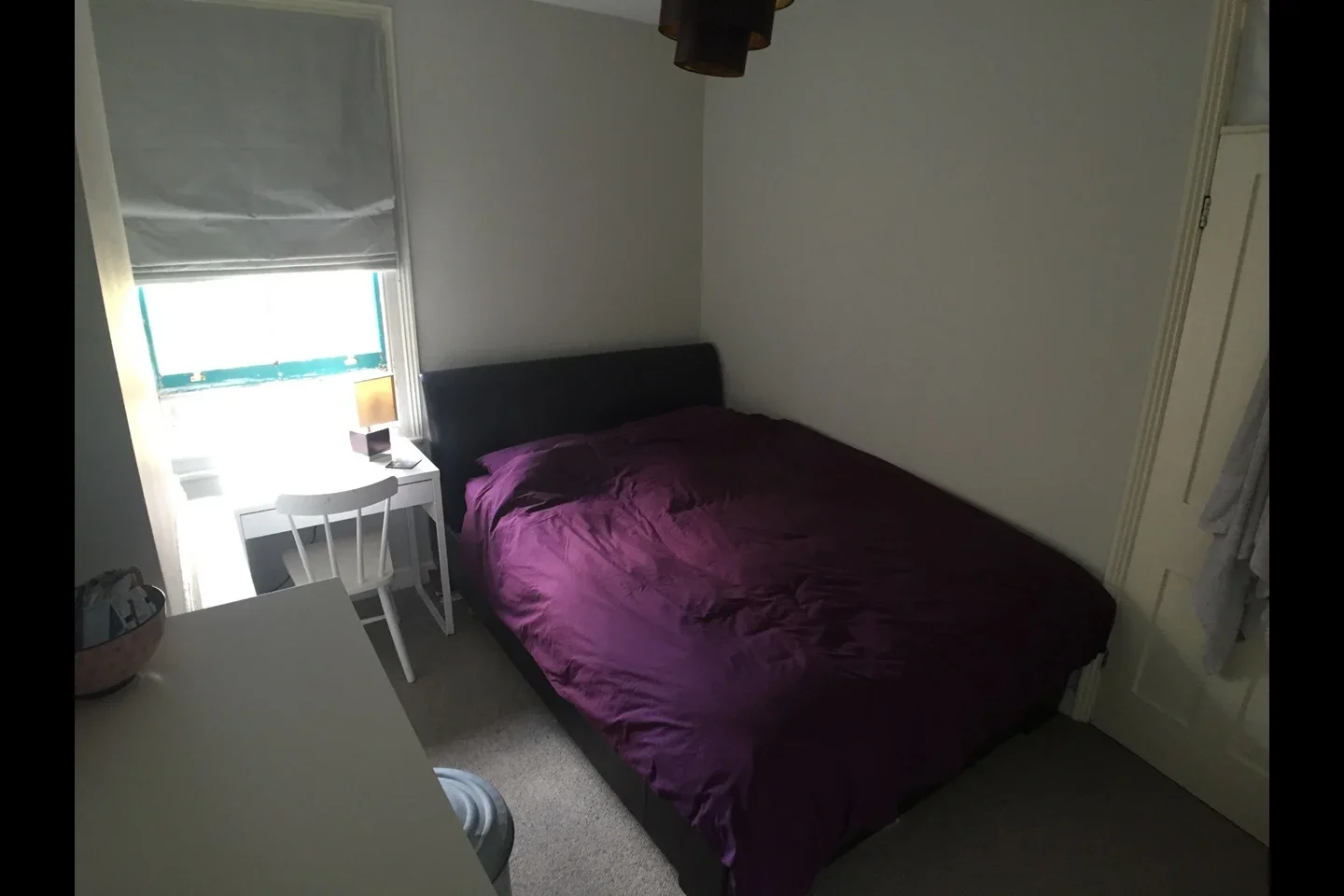 Flat Steele Road in Greater London