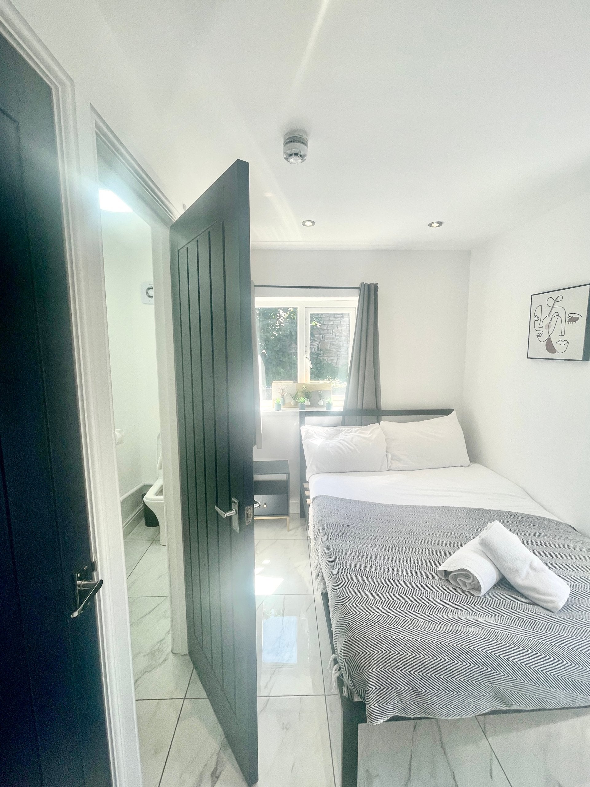 Room Brunswick Street in Swansea