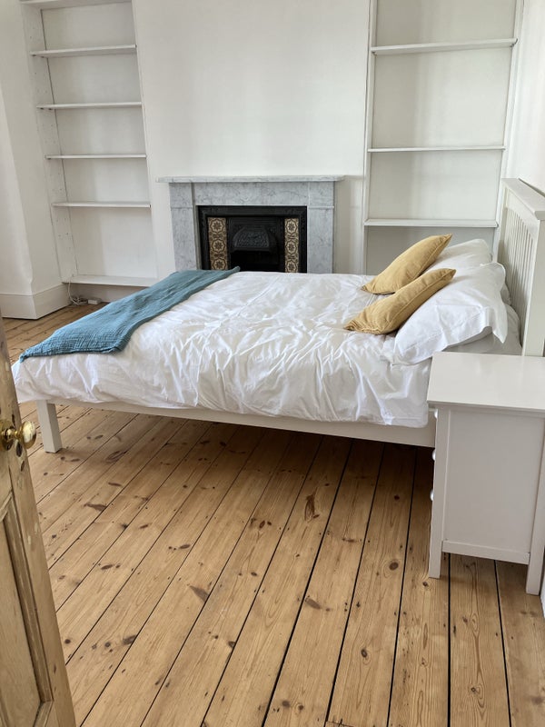 Room Onslow Gardens in Greater London