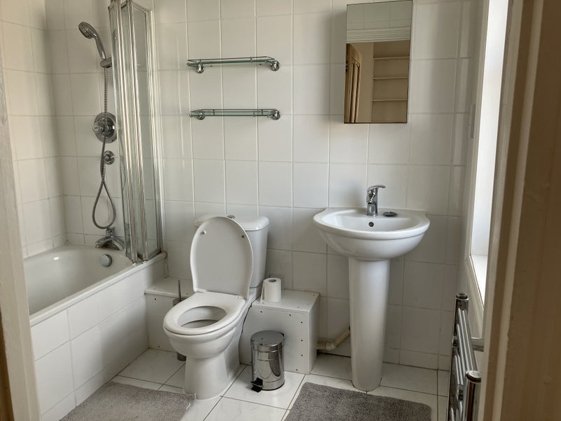 Room Onslow Gardens in Greater London