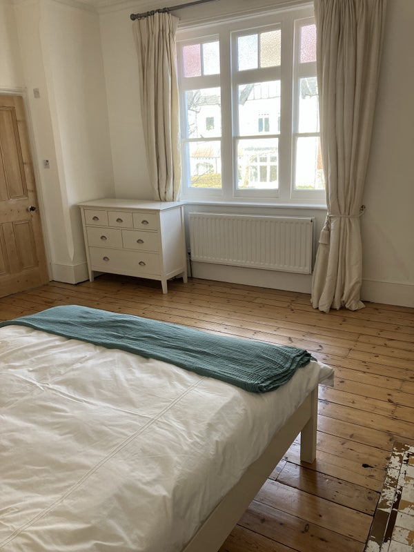 Room Onslow Gardens in Greater London