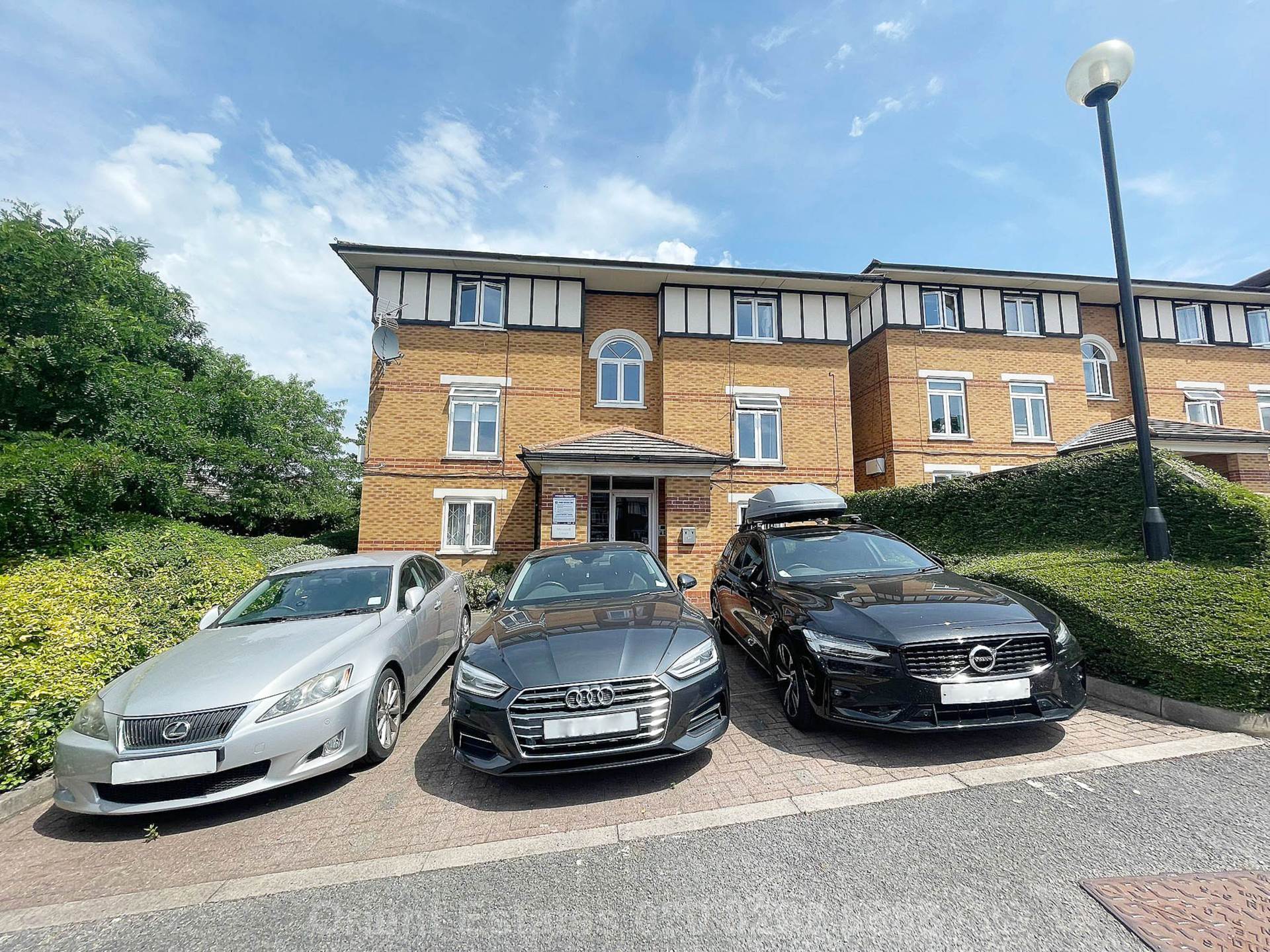 Flat Wenlock Gardens in Greater London
