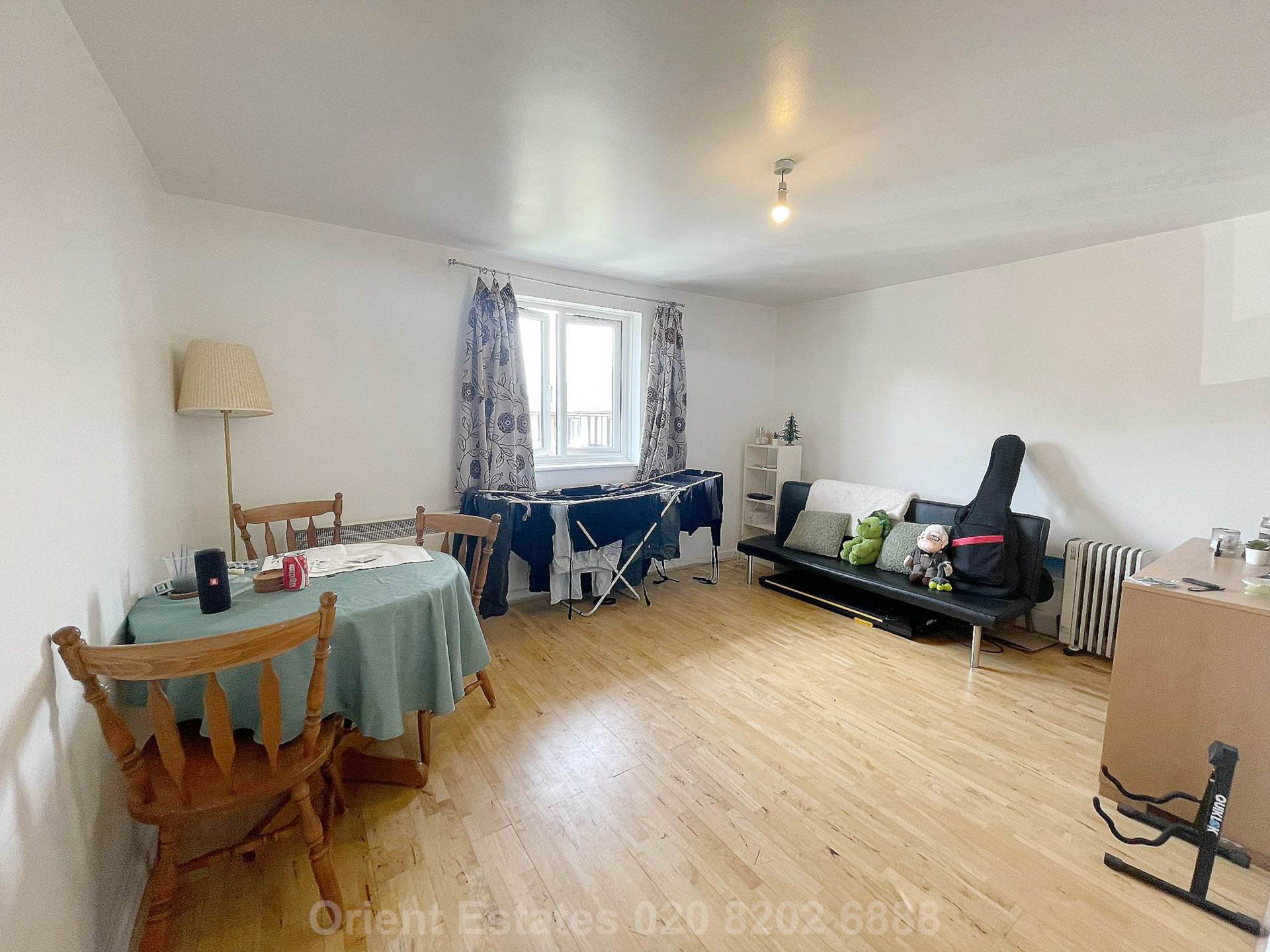 Flat Wenlock Gardens in Greater London