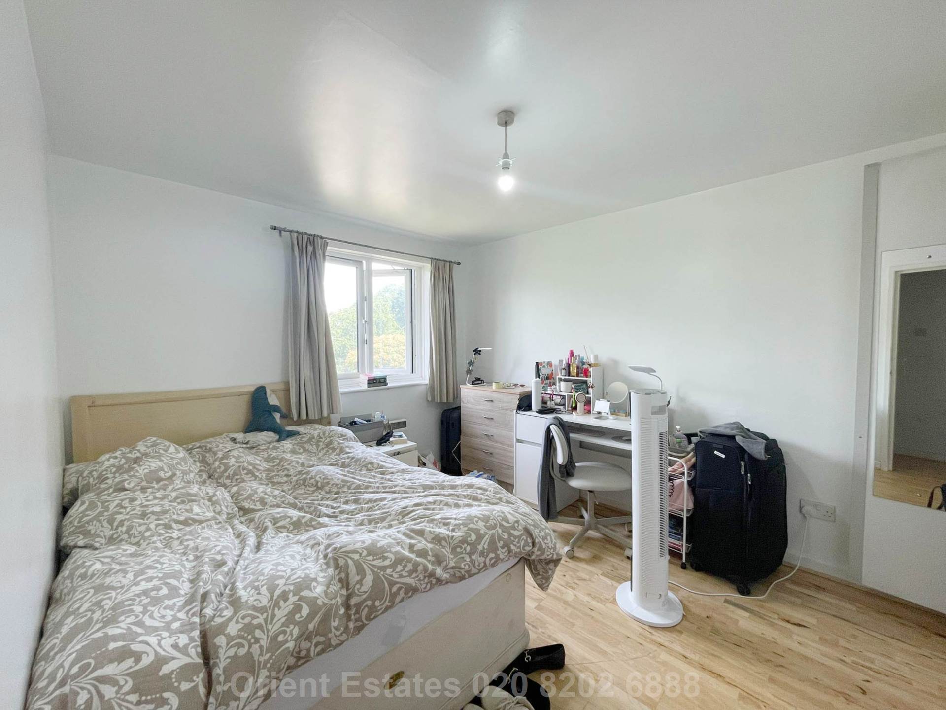 Flat Wenlock Gardens in Greater London