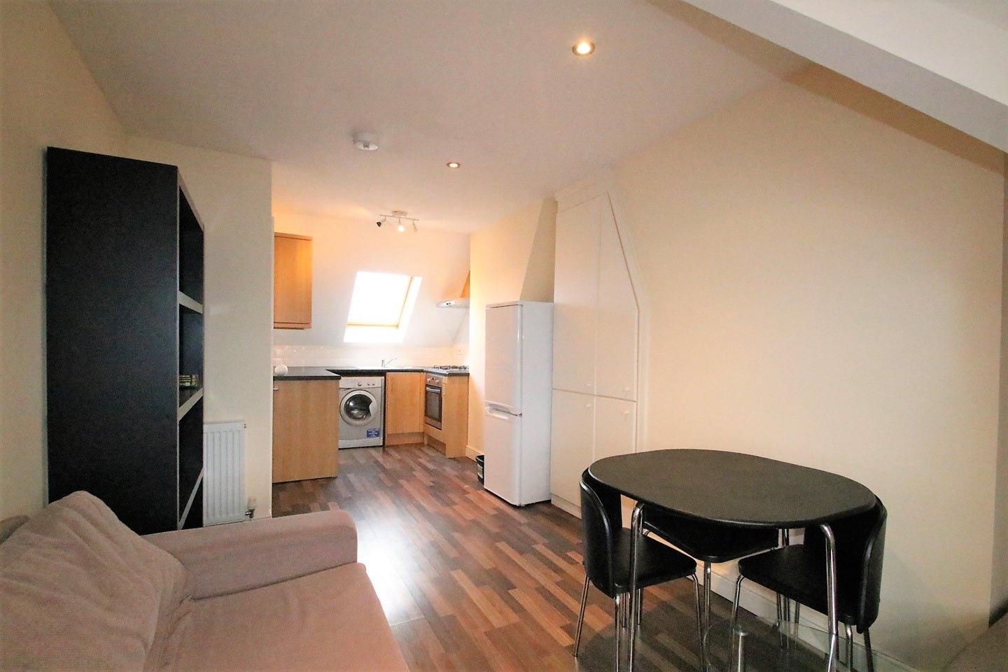 Flat Ledbury Road in Greater London