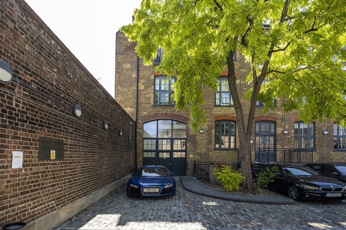 Flat Dod Street in Greater London