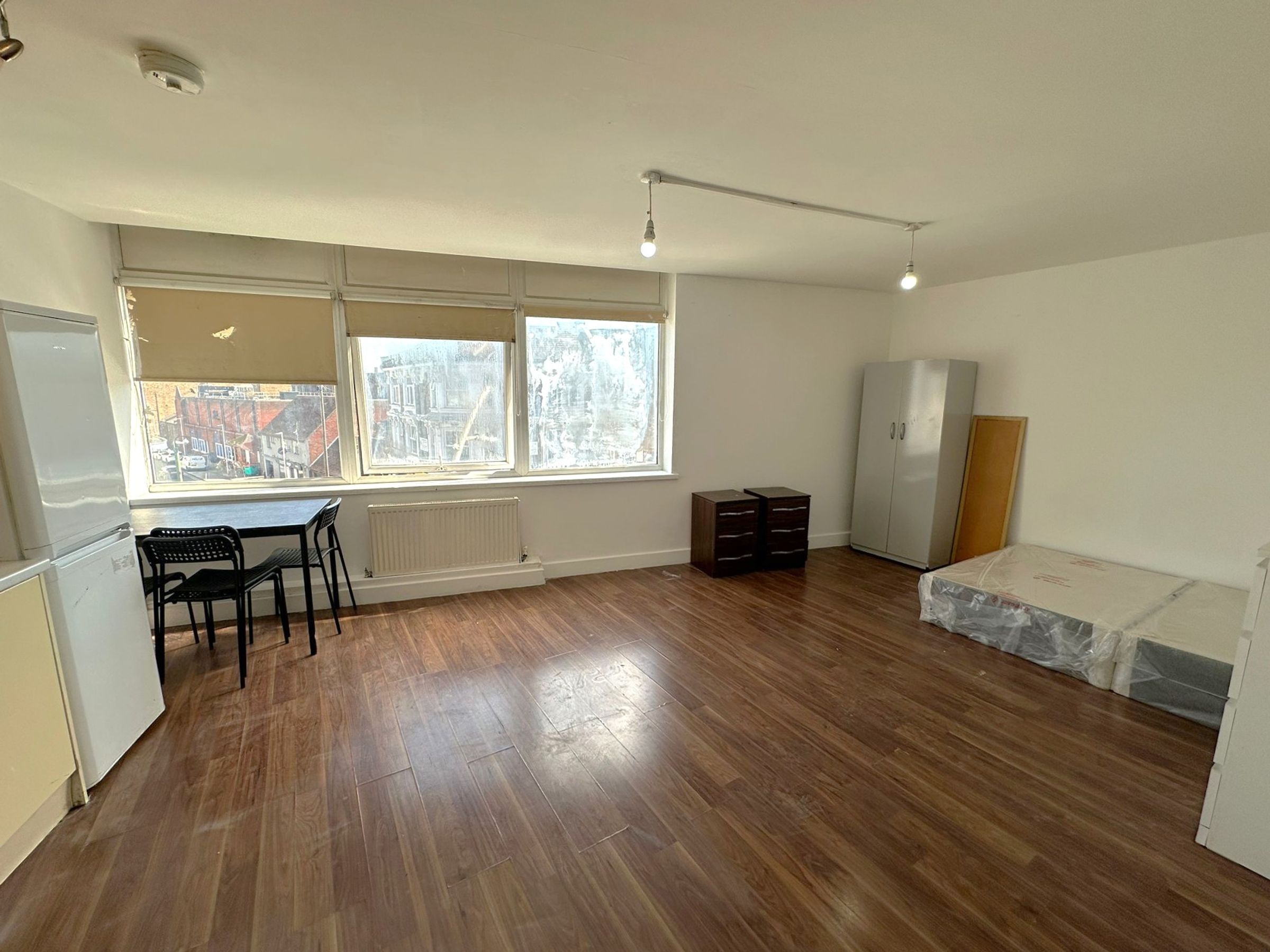Flat Cranbrook Road in Greater London