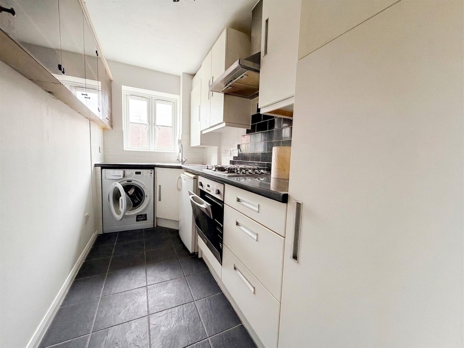 Flat Fishers Court in Horsham