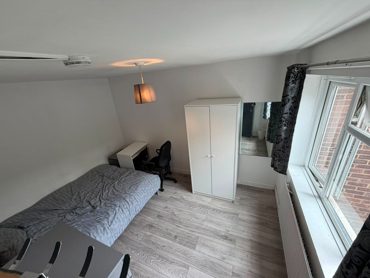 Room Oxford Road in Greater London