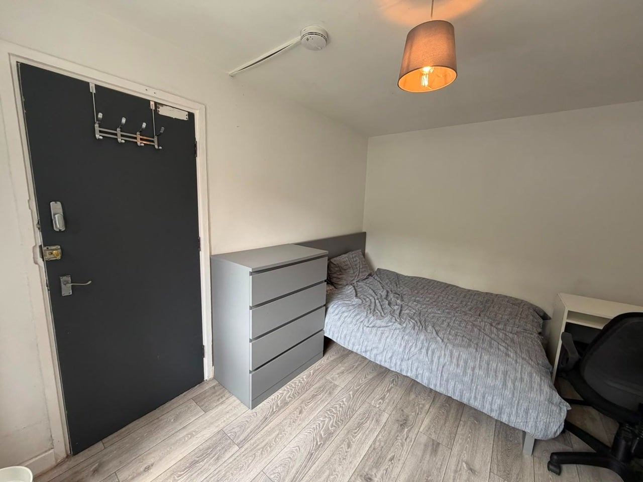 Room Oxford Road in Greater London