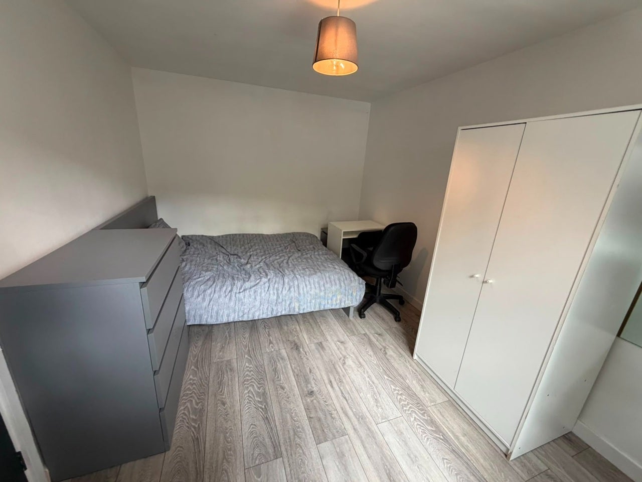 Room Oxford Road in Greater London