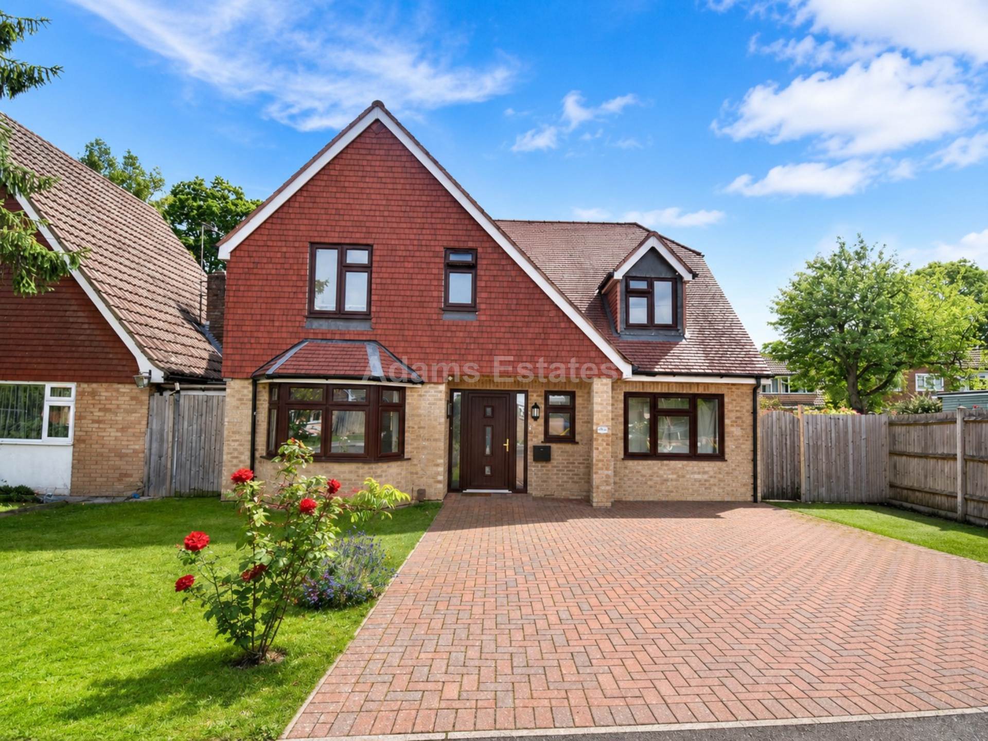 House Pheasant Close in Sindlesham