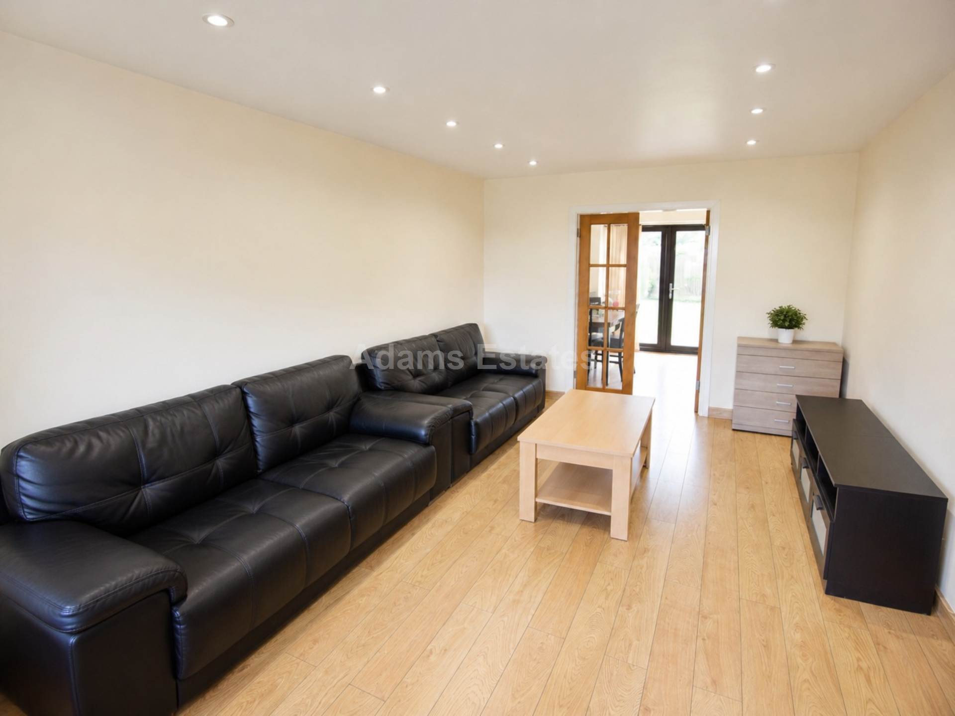 House Pheasant Close in Sindlesham