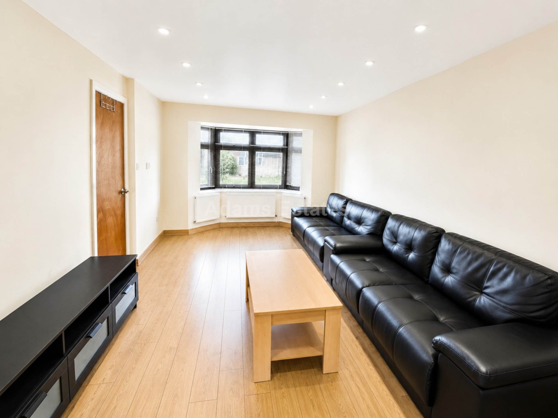 House Pheasant Close in Sindlesham