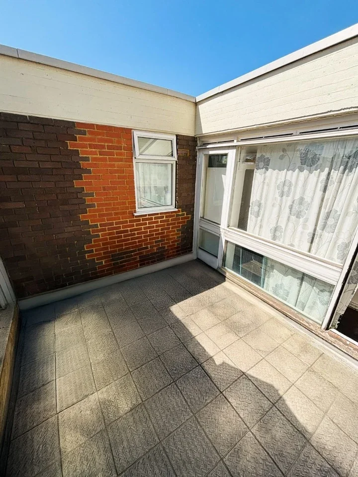 Room Guildford Road in Greater London