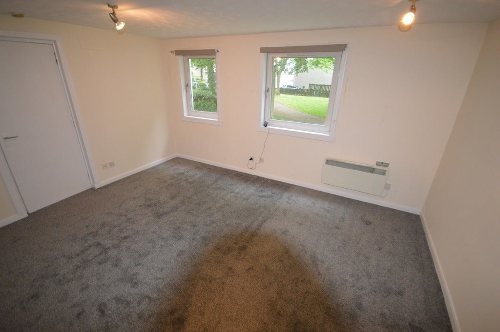 Flat Morlich Court in Dalgety Bay