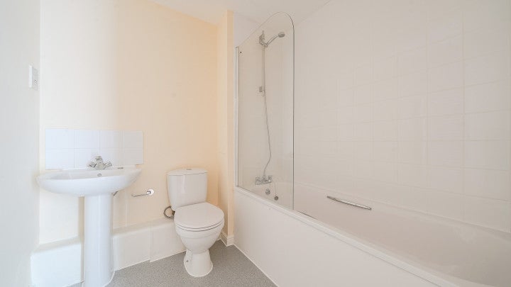 Flat Axon Place in Greater London