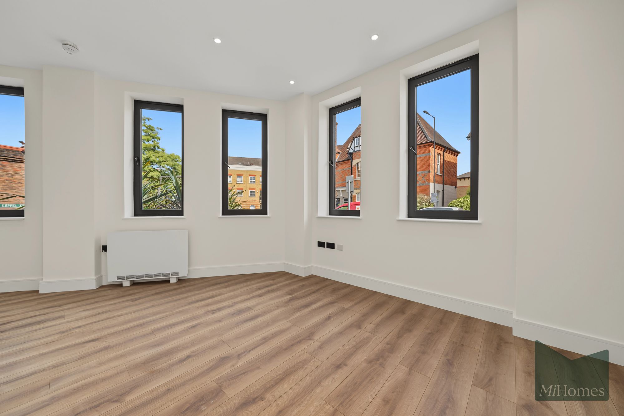 Flat Frances Road in Windsor