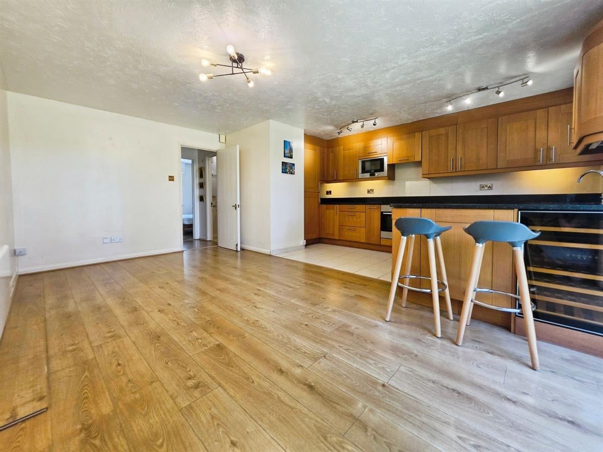 Flat Oak Court in Waverley