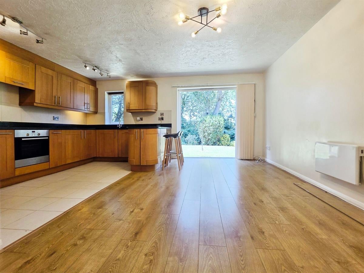 Flat Oak Court in Waverley