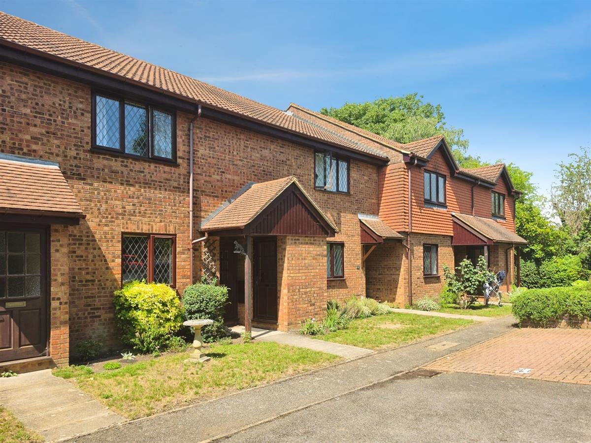 Flat Oak Court in Waverley