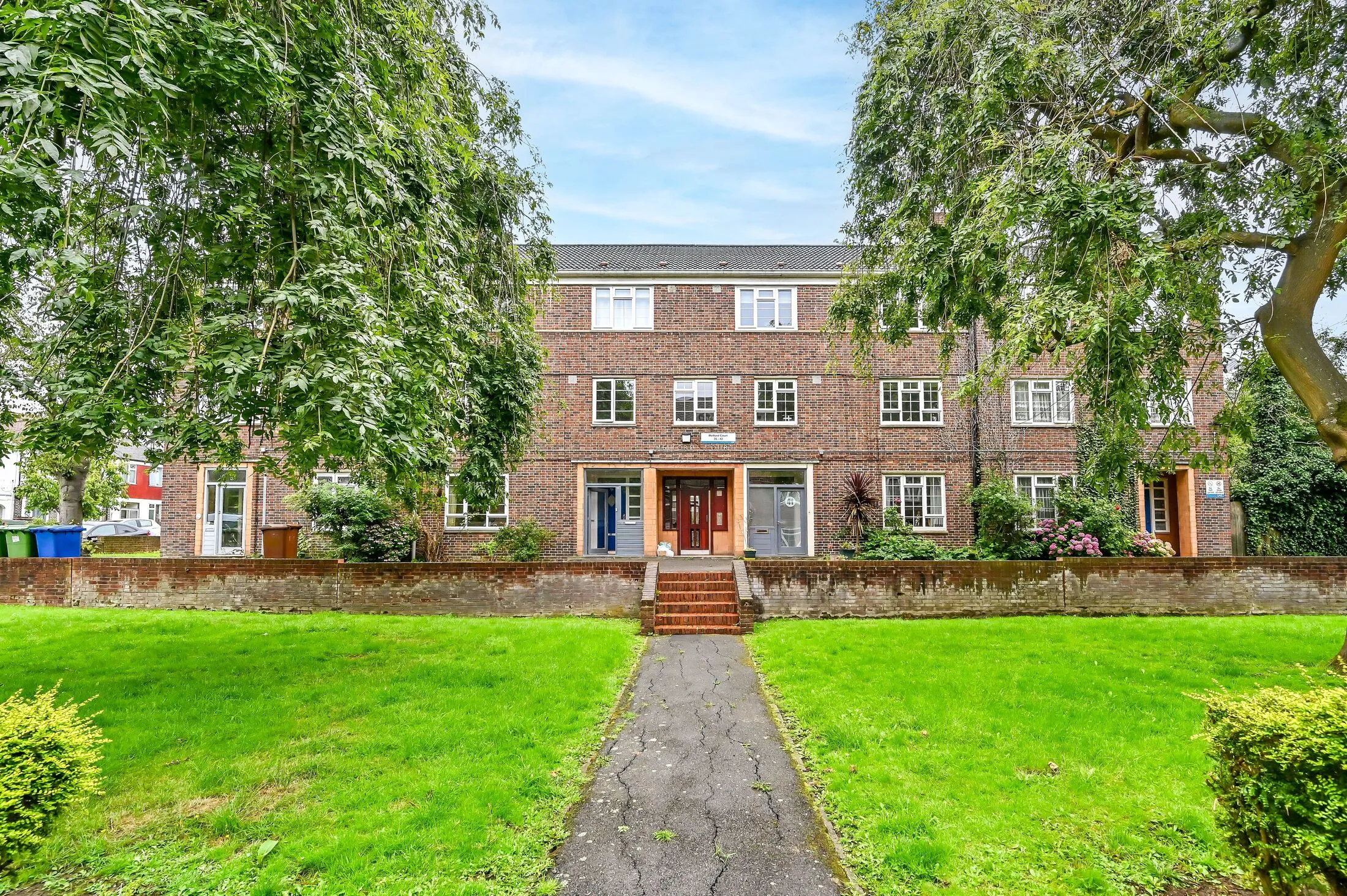 Flat Streamline Mews in Greater London