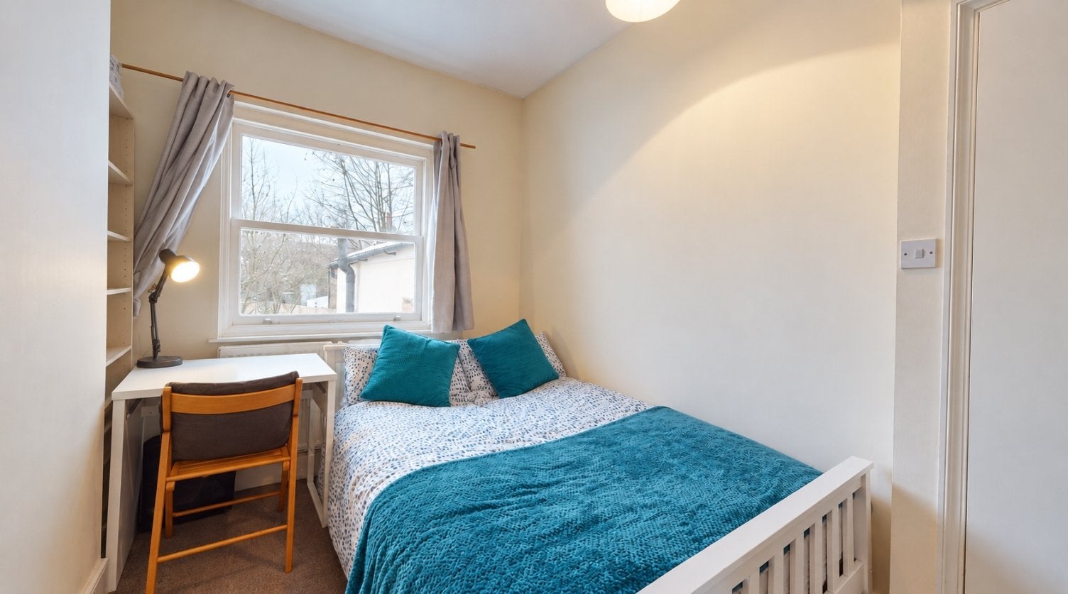 House Maya Close in Greater London