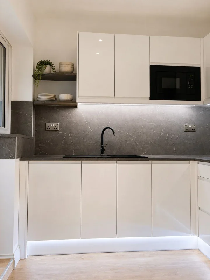 Flat St. Dunstan's Avenue in Greater London