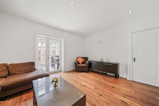 Room Lowfield Road in Greater London