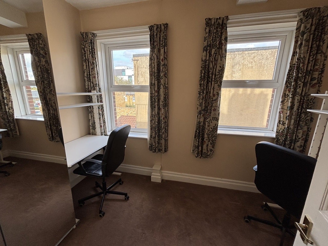 Flat Dunton Road in Greater London