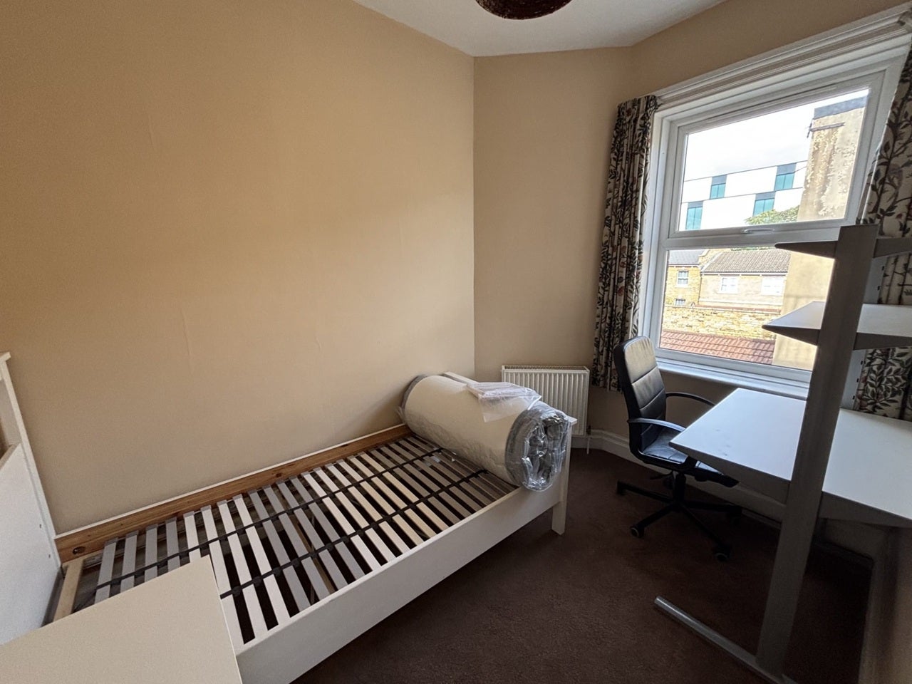 Flat Dunton Road in Greater London