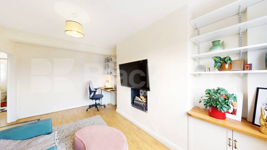 Flat Iverson Road in Greater London