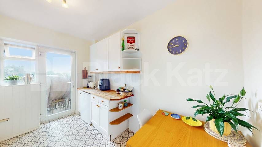 Flat Iverson Road in Greater London