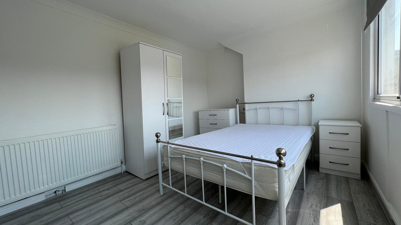Room Avondale Road in Luton