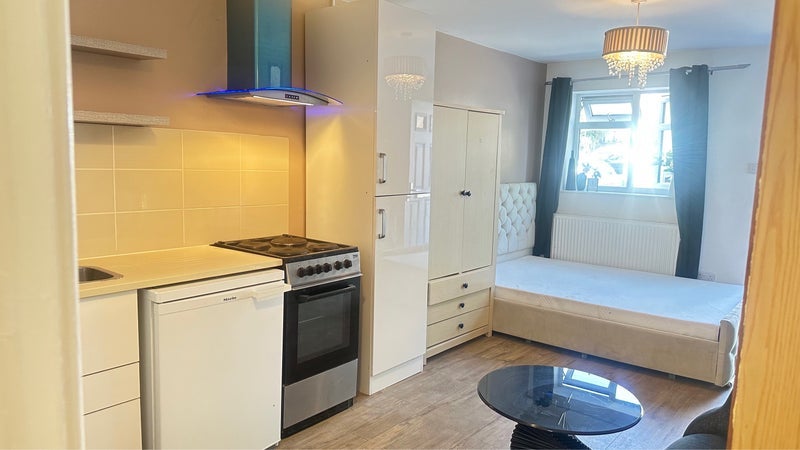 Room Aintree Close in Leicester