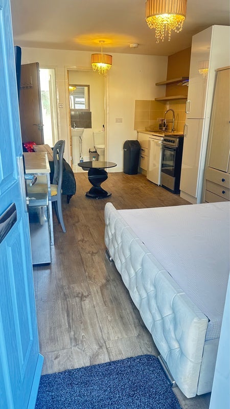 Room Aintree Close in Leicester