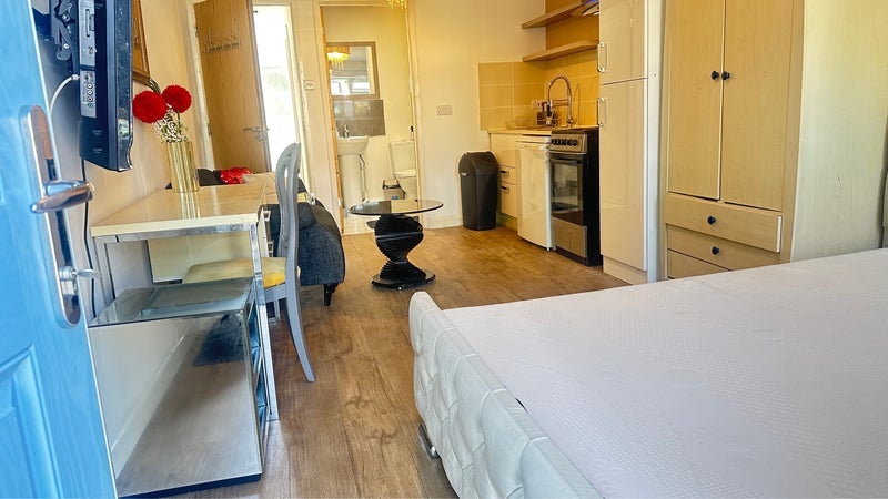 Room Aintree Close in Leicester
