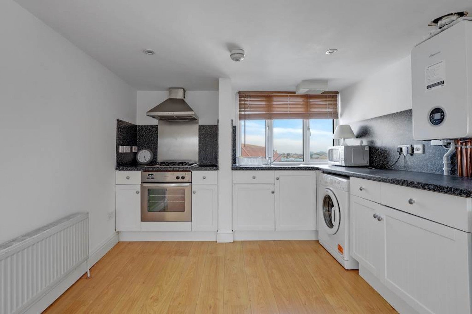 Flat Lower Addiscombe Road in Greater London